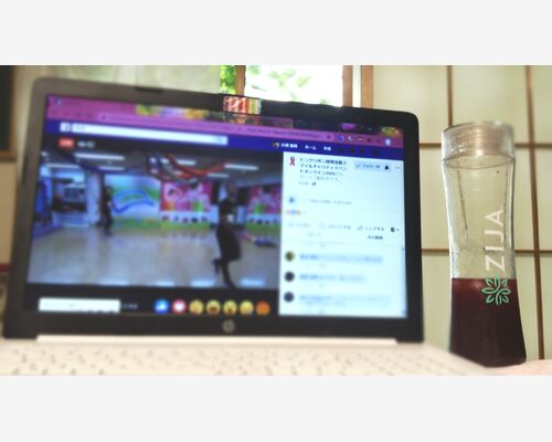 自宅の和室で裸足でレッスン